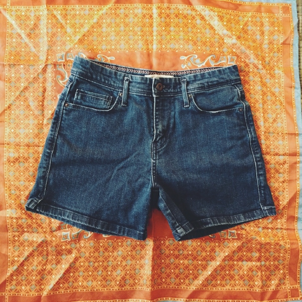Levi's High Rise Short